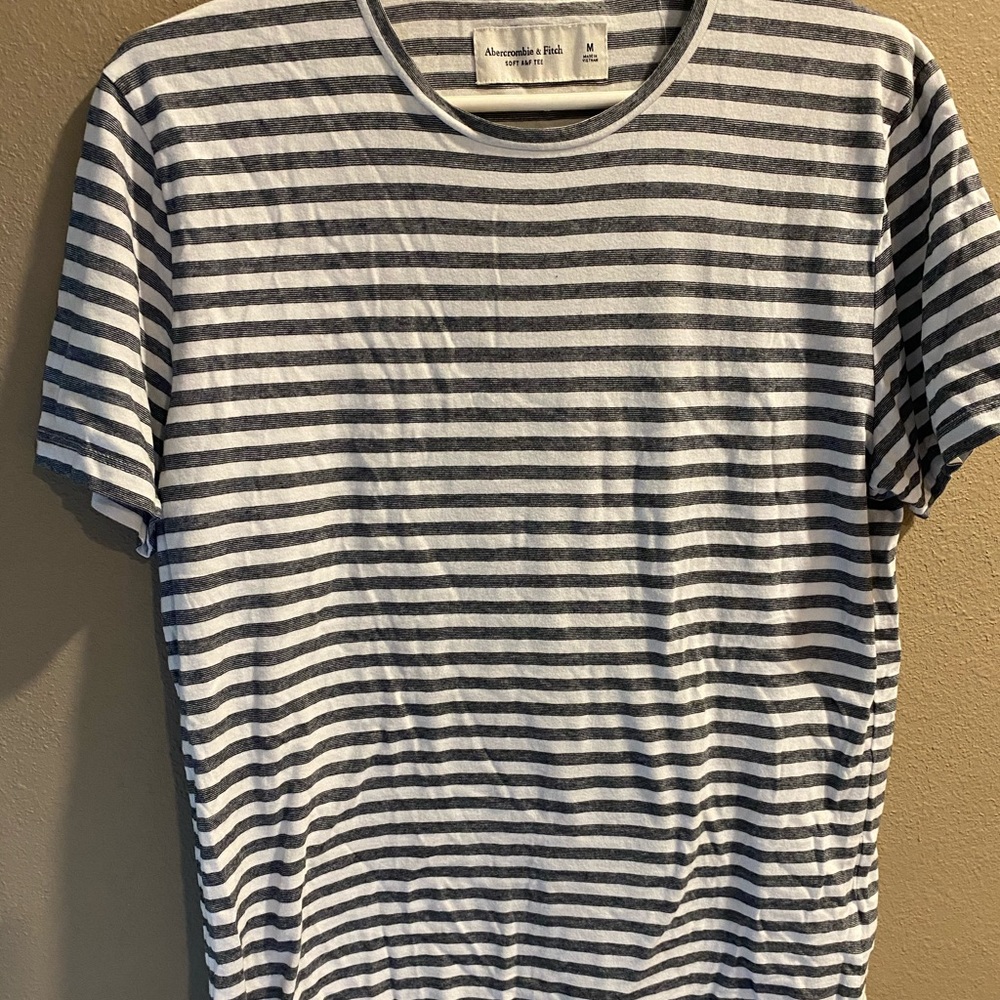 NEVER WORN ABERCROMBIE AND FITCH SHIRT